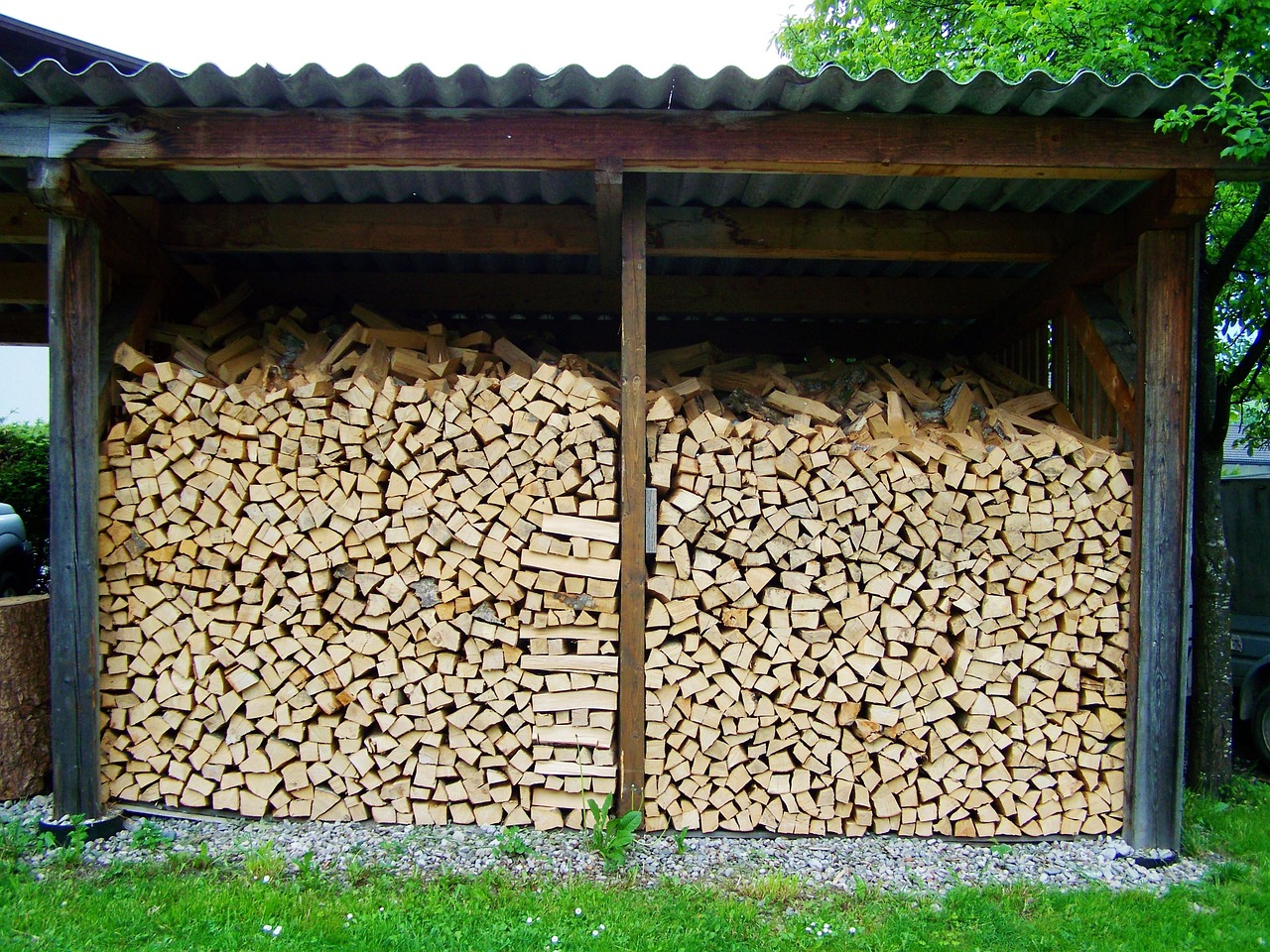 wooden-logs-775796_1280